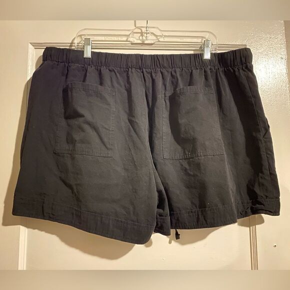 Black Drawing Relaxed Fit Shorts - Picture 4 of 11